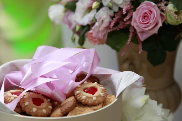 Heart-shaped biscuit — Stock Photo, Image