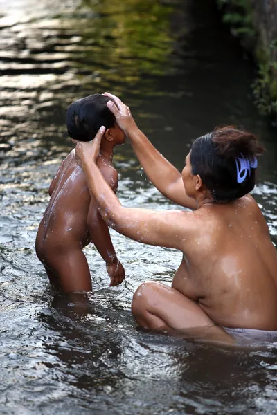 Bathing of the kid — Stock Photo, Image