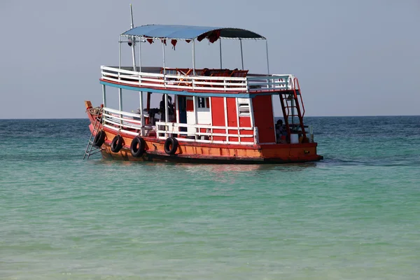 Treibendes Boot — Stockfoto