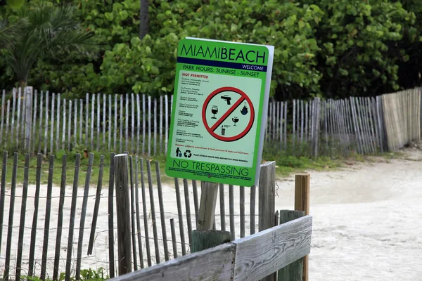 Znaki w south beach — Zdjęcie stockowe