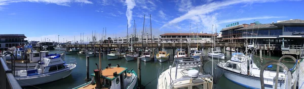 Yachts on a pier — Stock Photo, Image