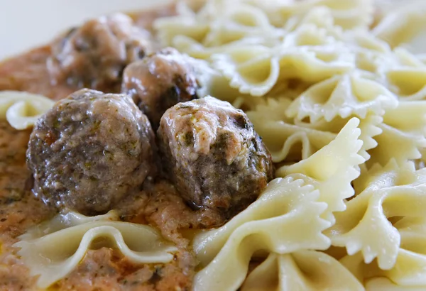 Gehaktballetjes en pasta — Stockfoto