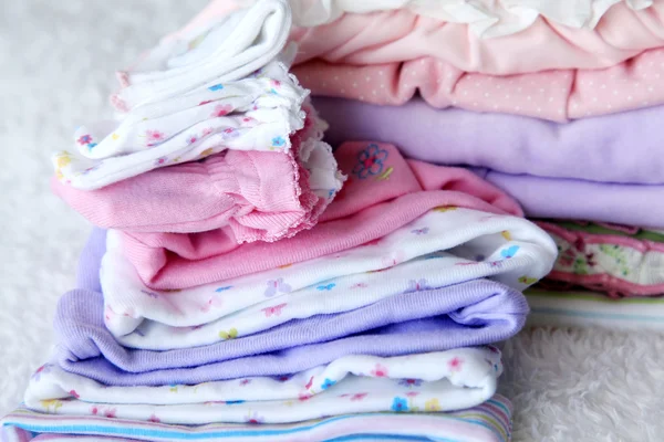 Högen av babykläder — Stockfoto