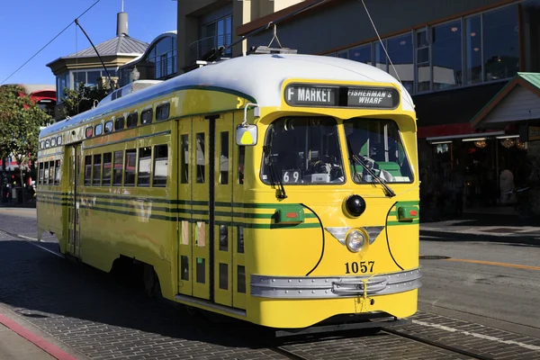 Sarı tramvay — Stok fotoğraf