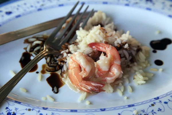 Cooked rice and prawns — Stock Photo, Image