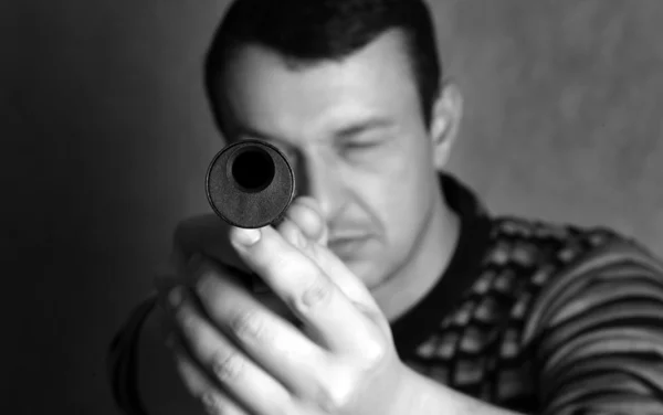 Homme avec un pistolet — Photo