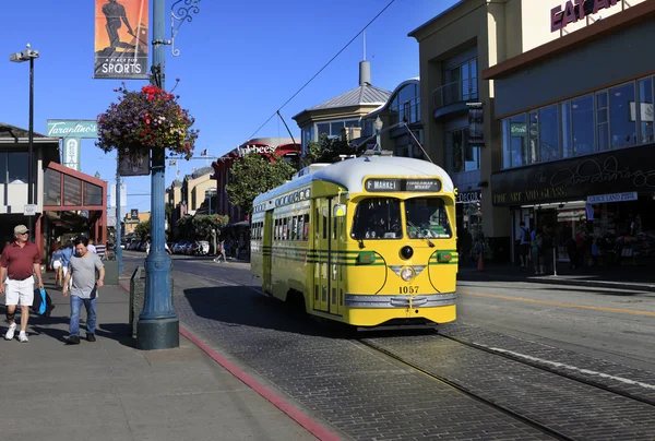 Sarı tramvay — Stok fotoğraf