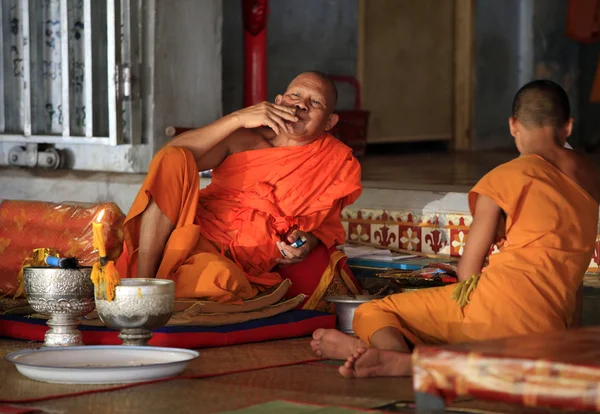 Monks in temple — Stock Photo, Image