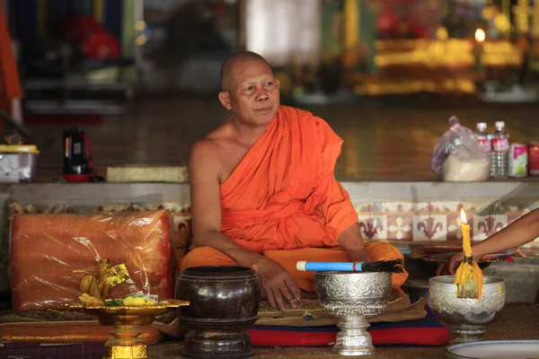 Monjes en el templo — Foto de Stock