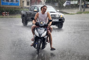 Kamboçya'da tropikal yağmur
