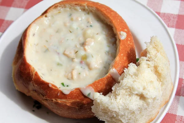 Mussel soup in a pot of bread — Stock Photo, Image