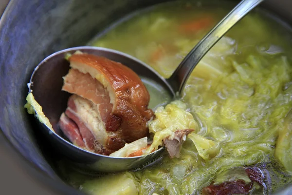 Sopa de verduras y una cucharada —  Fotos de Stock