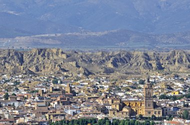 guadix Katedrali, kale ve mağara evler, granada ile kısmi görünümü