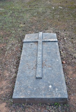 eski taş mezar çapraz