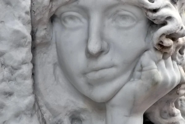 Nudne twarz anioła na cmentarzu — Zdjęcie stockowe