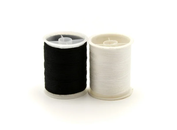 Dwa zwoje drutu, biały i czarny — Zdjęcie stockowe