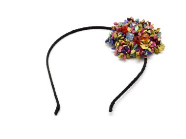 renkli broş ile saç süsleme