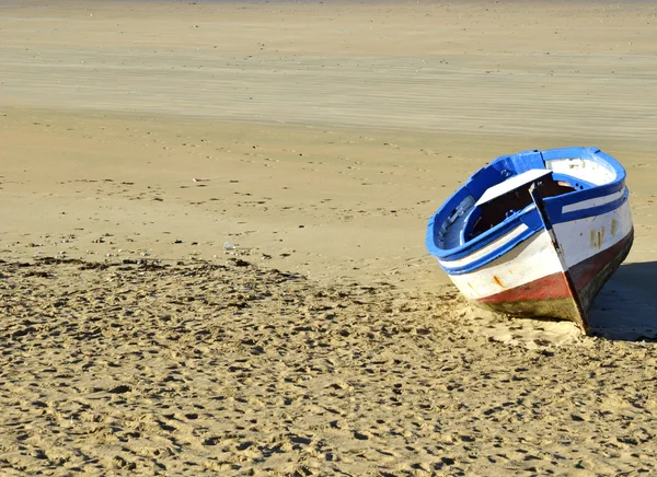 Båt på stranden — Stockfoto