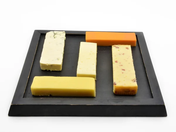 Vari tipi di formaggio su sfondo bianco — Foto Stock
