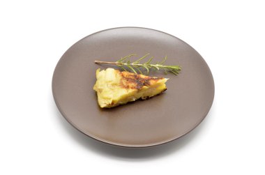 İspanyol tortilla (omlet patates ve soğan ile)