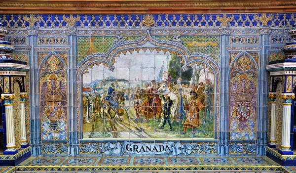 Beroemde keramische decoratie in plaza de espana, sevilla, Spanje. Granada thema. — Stockfoto