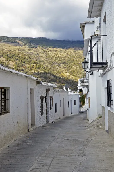 Улица Капилейры в La Alpujarra, Гранада, Испания — стоковое фото