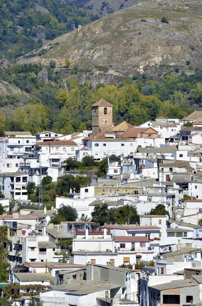 Обзор Кадиара, маленькой мавританской деревни в Ла-Альпухарра. Гранада, Испания — стоковое фото