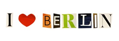 Dergi harfler beyaz zemin üzerine kurulan berlin aşk