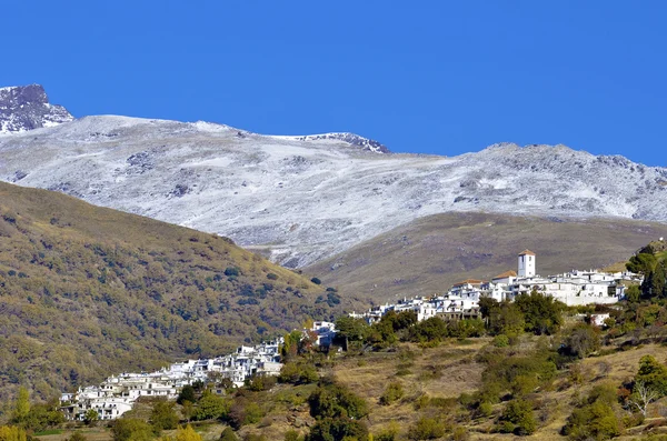 Veduta di Capileira, città della Sierra Nevada, Granada — Foto Stock