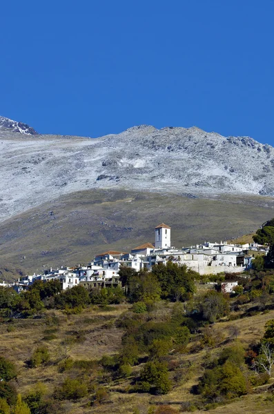 Vista de Capileira, cidade em Sierra Nevada, Granada — Fotografia de Stock