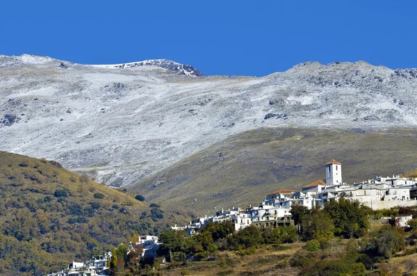 Vista de Capileira, cidade em Sierra Nevada, Granada — Fotografia de Stock