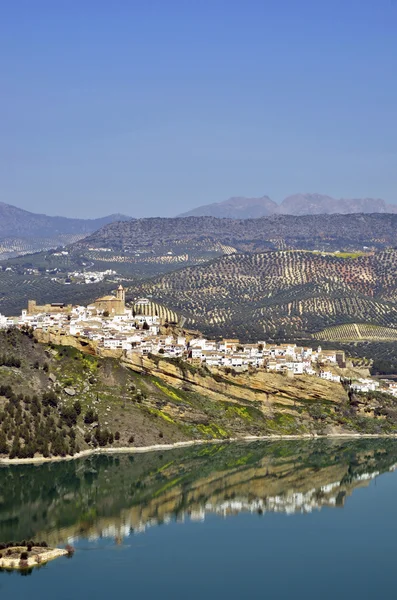 Iznajar, una città bianca di Cordova — Foto Stock