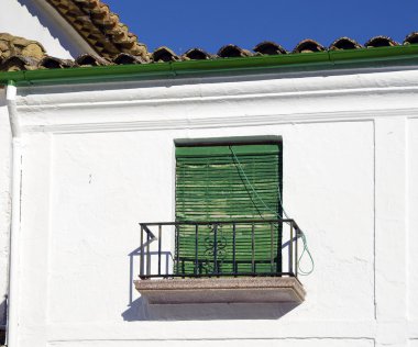 andalusia içinde yeşil Panjur ile tipik pencere