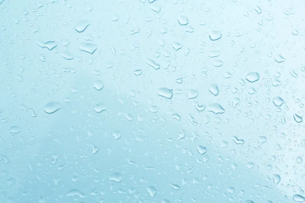 Wassertropfen auf einem Fenster. — Stockfoto