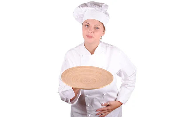 Jeune chef féminine montrant un plat en bois, isolé sur blanc — Photo