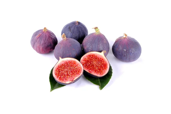 Purple figs over leaves on white — Stock Photo, Image