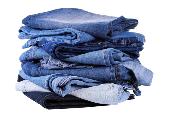 Стек различных видов синих джинсов — стоковое фото