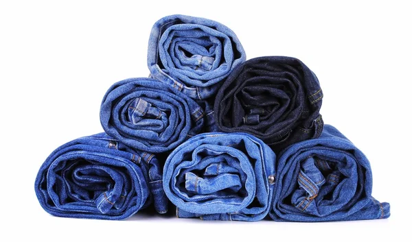 Stack av olika slags Blå jeans, på vit bakgrund — Stockfoto