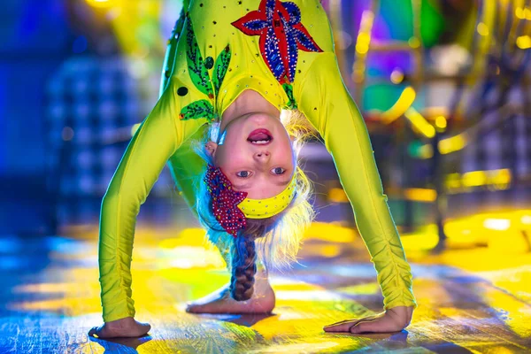 Les Petites Filles Jouent Numéro Danse Danser Petite Fille Dans — Photo