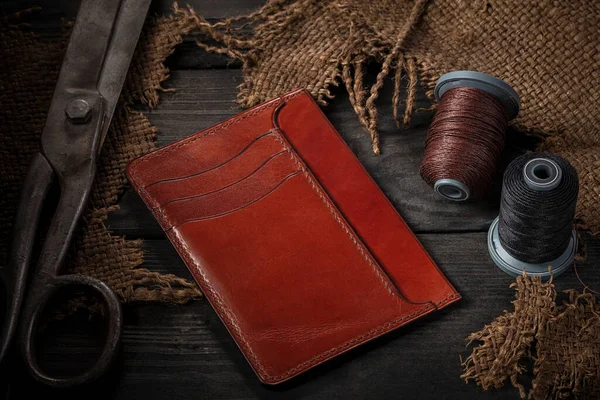Making Leather Wallets Wooden Table Leather Wallets Spool Thread Scissors — Fotografia de Stock