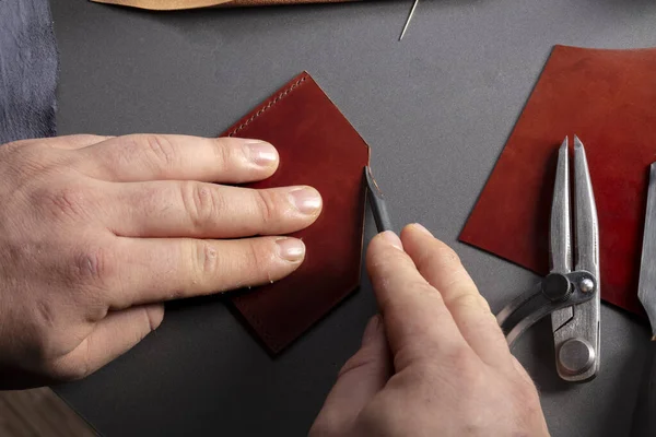 Process Making Leather Goods Hands Master Work Leather Product — Fotografia de Stock