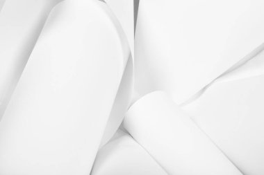 Beyaz ofis kağıtları bükülmüş ve dağınık. Kağıt beyaz soyut arkaplan.