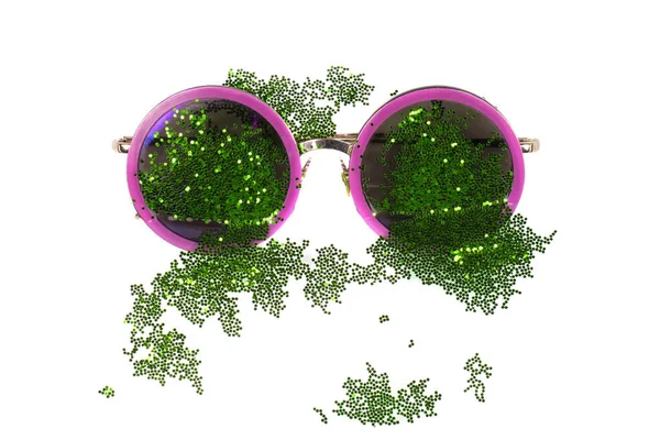 Gafas Sol Glamurosas Con Destellos Verdes Sobre Fondo Blanco — Foto de Stock