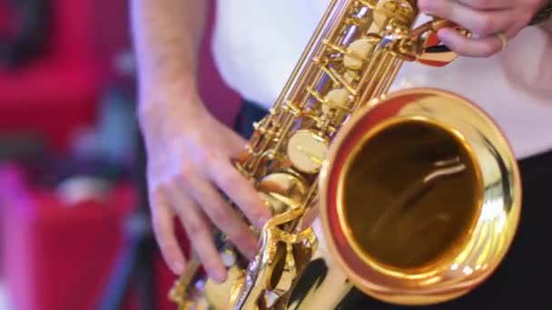 Saxofonista Saxofonista Hrající Jazzový Hudební Nástroj Jazzový Hudebník Hrající Alt — Stock video