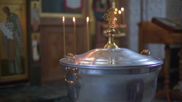 Velas Encendidas Pila Para Bautismo Niño Templo Concepto Religión Gente — Vídeo de stock