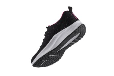 Beyaz arka planda beyaz tabanlı kumaştan yapılmış siyah bir spor ayakkabı. Spor ayakkabılar..