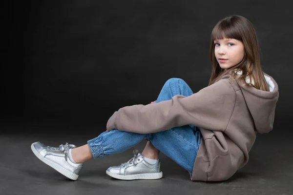 Girl Sweatshirt Jeans Gray Background Beautiful Teen Girl — Stock Photo, Image