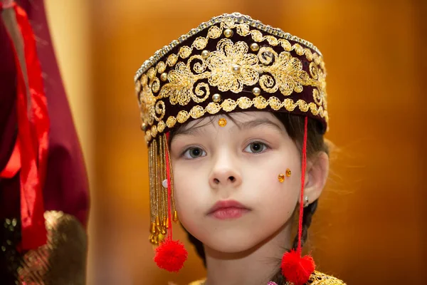 Little Girl Uzbek National Headdress — Foto Stock