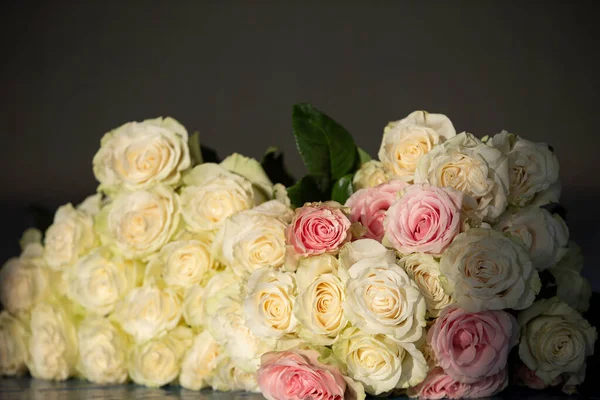 Beautiful Vintage Bouquet White Roses Dark Background — Foto de Stock