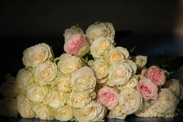 Beautiful Vintage Bouquet White Roses Dark Background — Foto de Stock